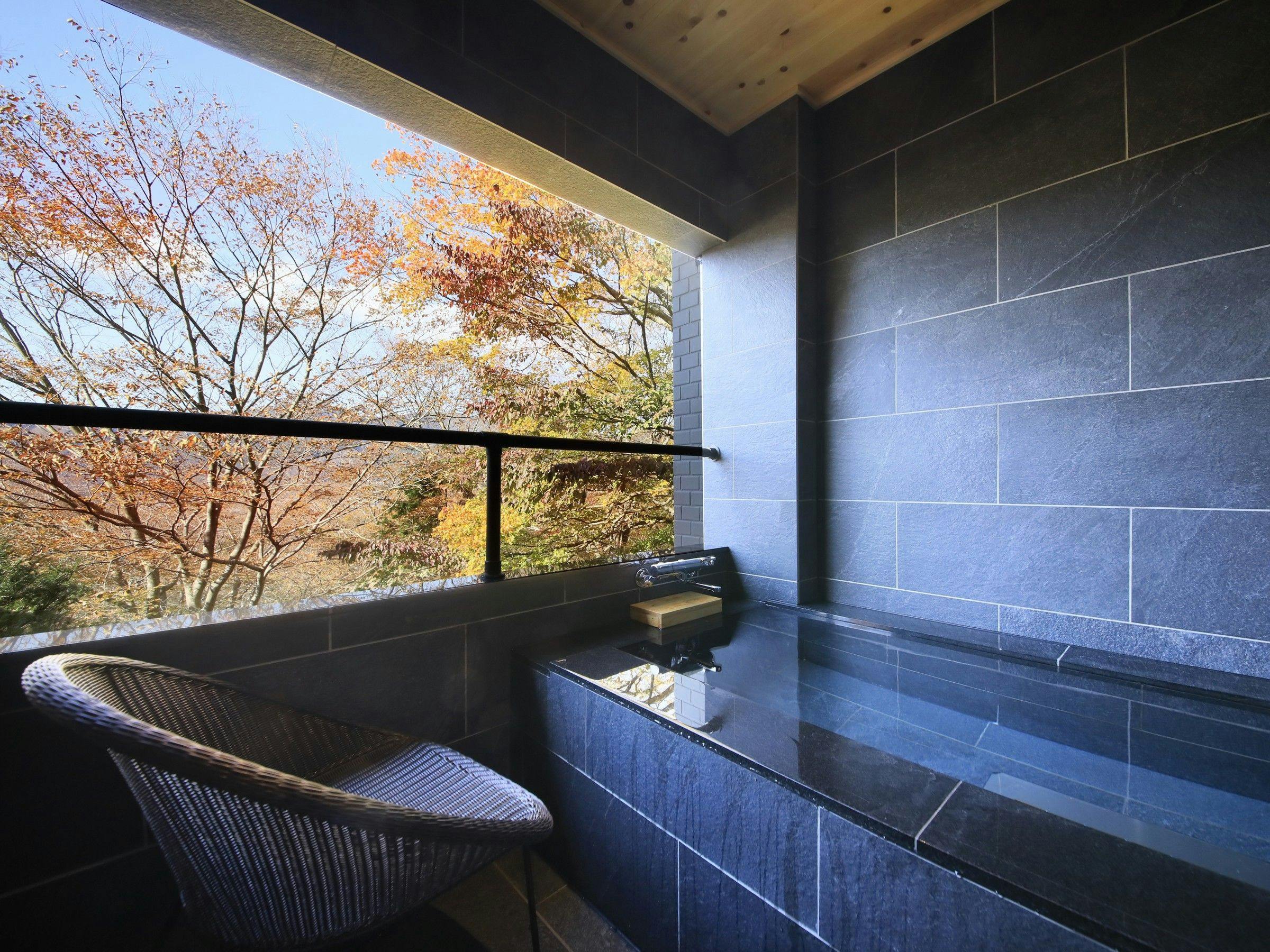 和ラグジュアリーツイン-露天風呂-