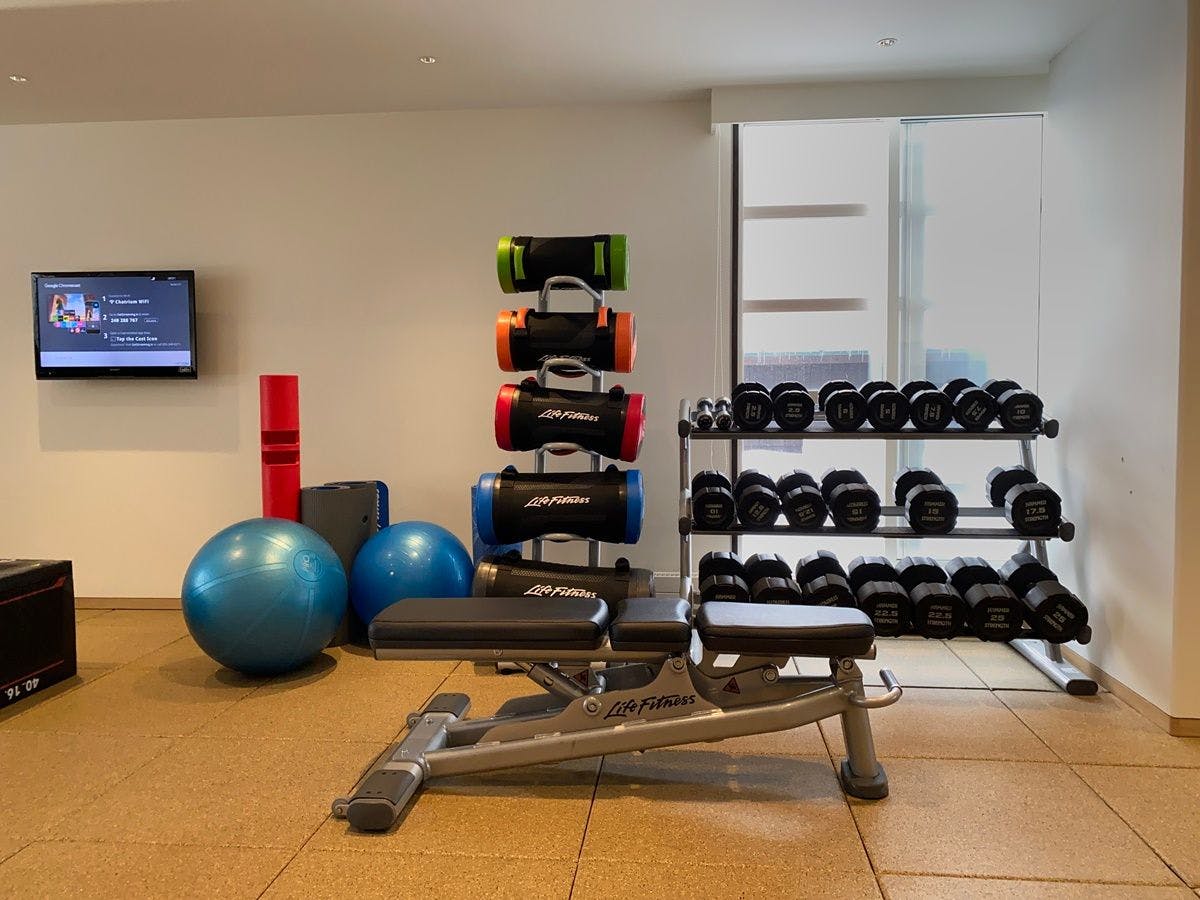 *ภายในอาคาร / สำหรับการฝึกซ้อมและออกกำลังกาย.