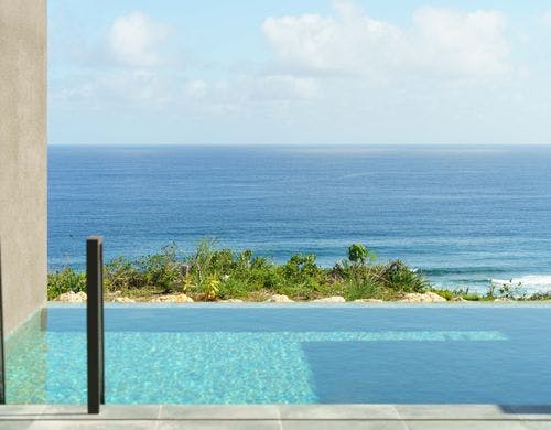 宮古ブルーに…インフィニティープール