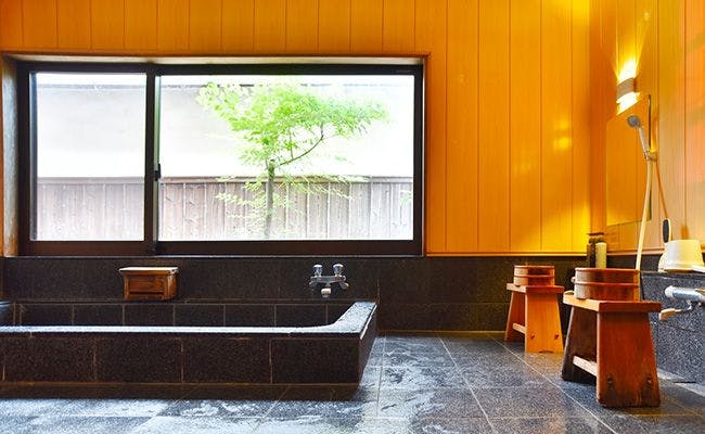 ห้องอาบน้ำรวม (ชายและหญิง)