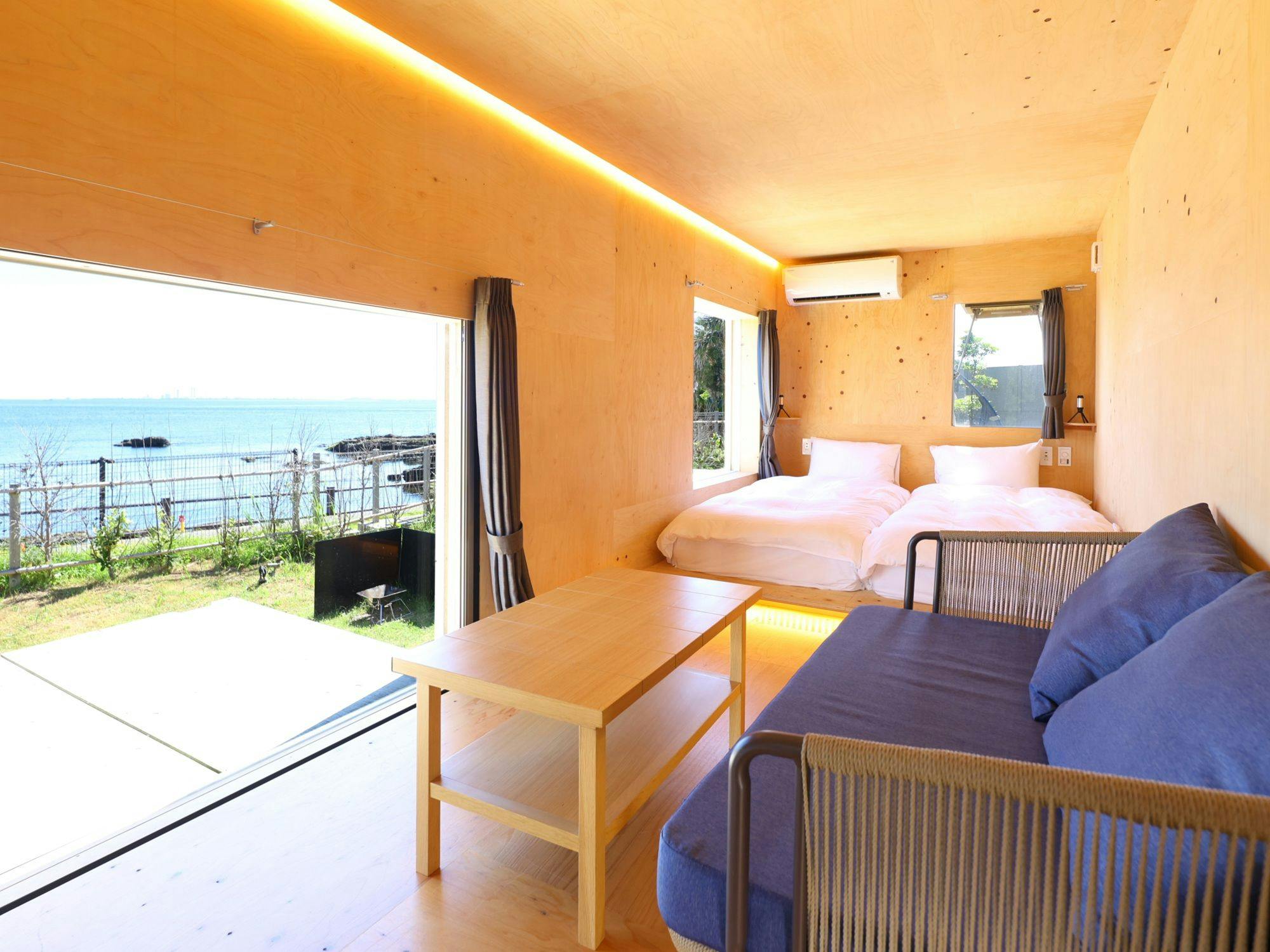 豪華露營海景雙床房室內