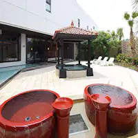 露天エリアの壷風呂。