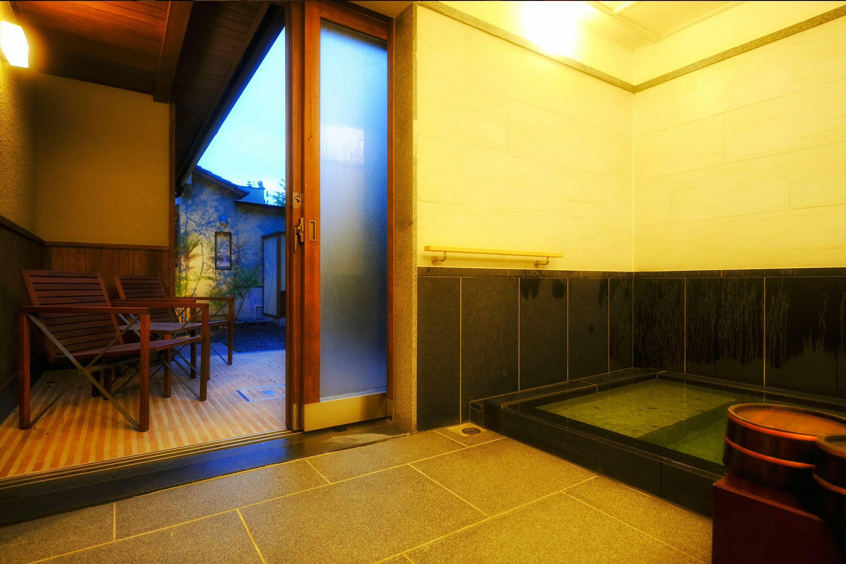 山荘　無量塔