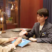 Smart check-in dengan tablet