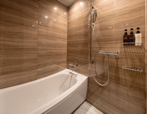 ファミリースイート洗い場付きバスルーム