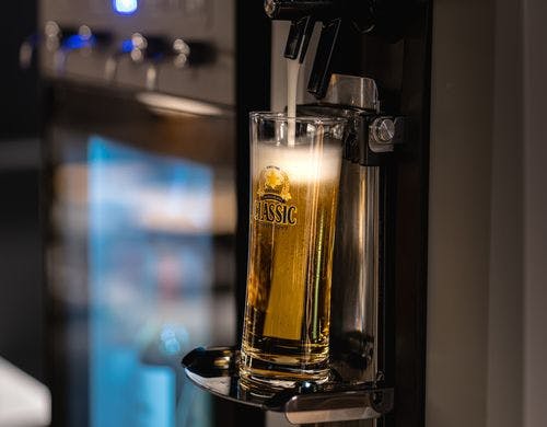 ラウンジ｜ドリンク提供一例：ビール