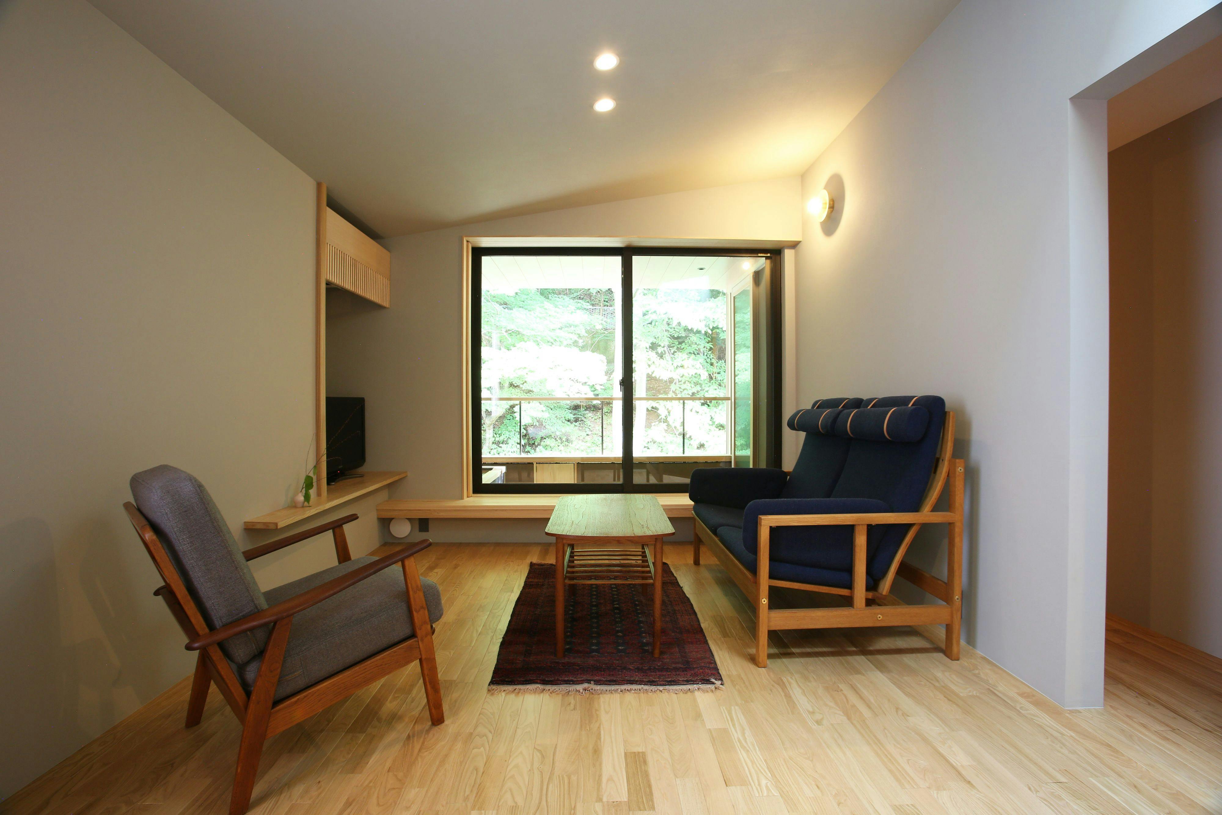 裏庭側に面する洋室のお部屋