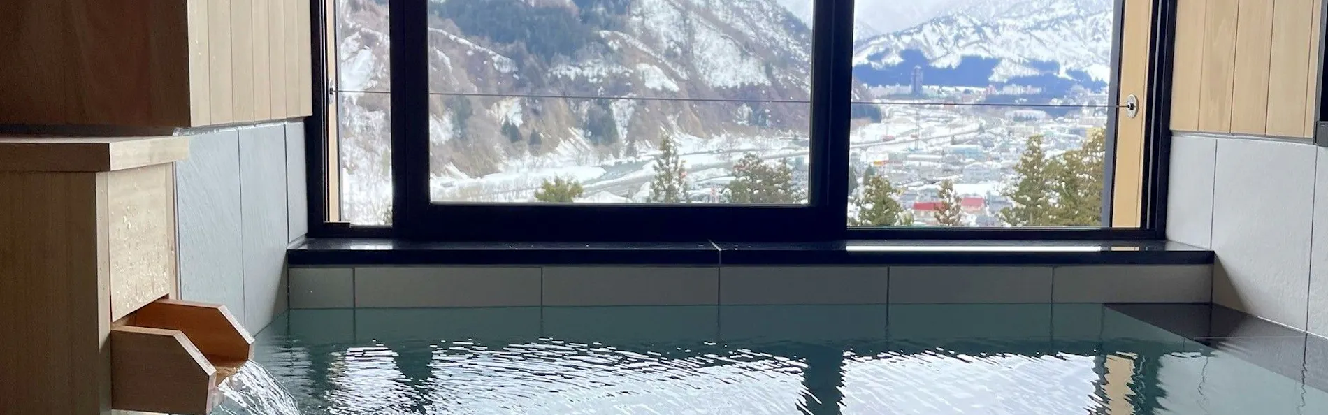 越後湯沢湯元 卵の湯 雪国の宿 高半