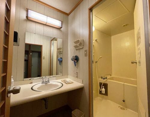 湯沢の町や三国連峰を一望できます。