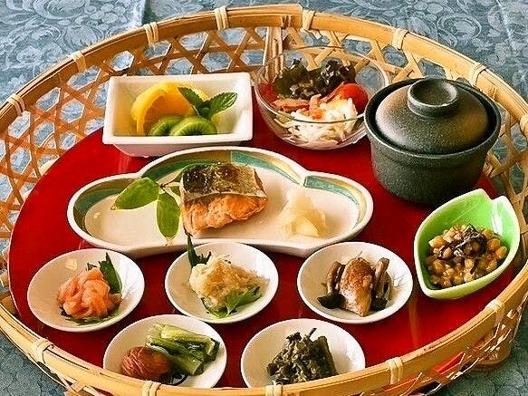 新煮好的越光米早餐。