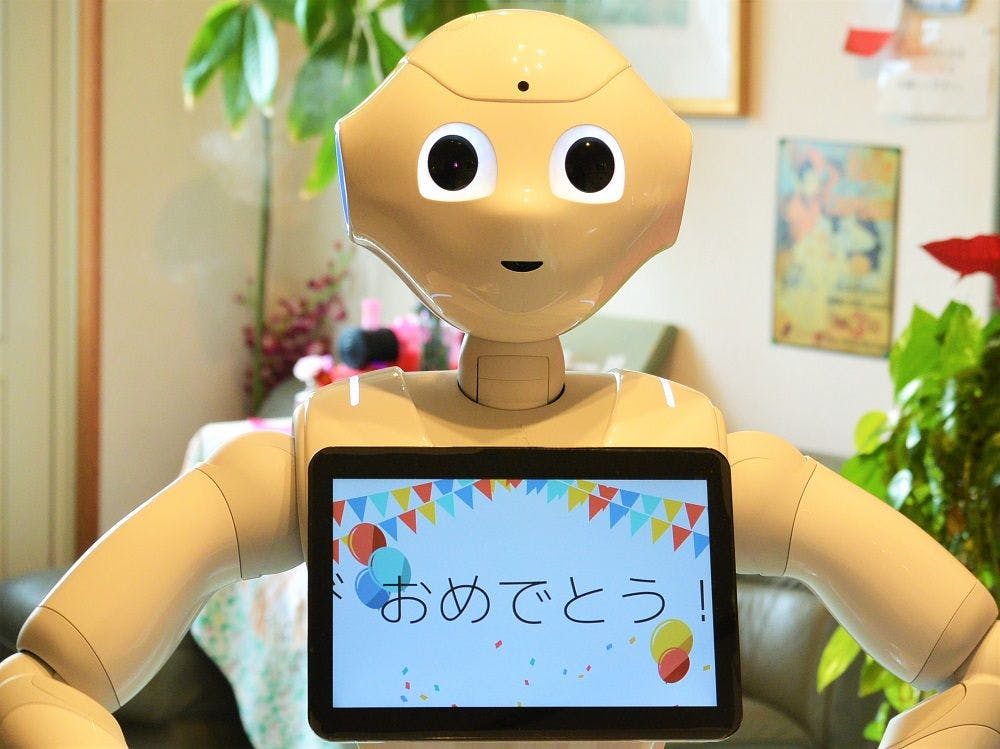 ペッパーがお祝いをします！