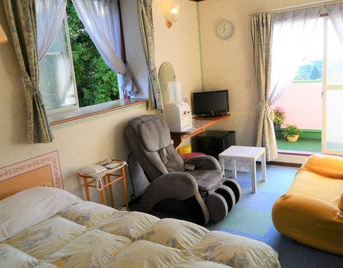 海と伊豆大島を望むバルコニー洋室　WiFi