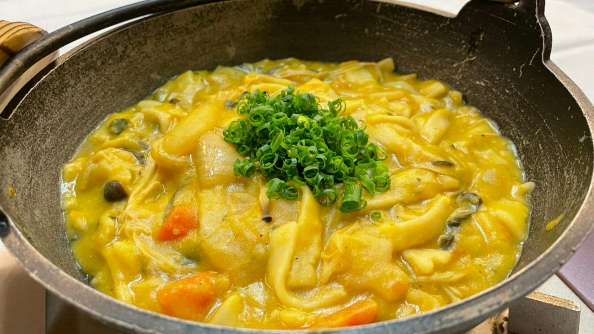 【朝食付／館内利用券付】1人3千円分！夕食は併設のレストランやカフェで自由に選択