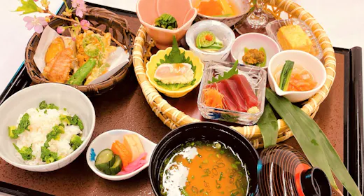 【花籠御膳プラン/夕食御膳】季節の逸品を少しずつお酒と味わい、名湯溢れる天然温泉を満喫