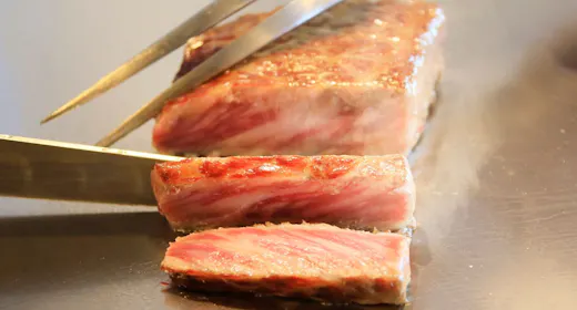 【鉄板焼ダイニング】国産牛ステーキ150g!シェフの手さばきを目の前で愉しむ