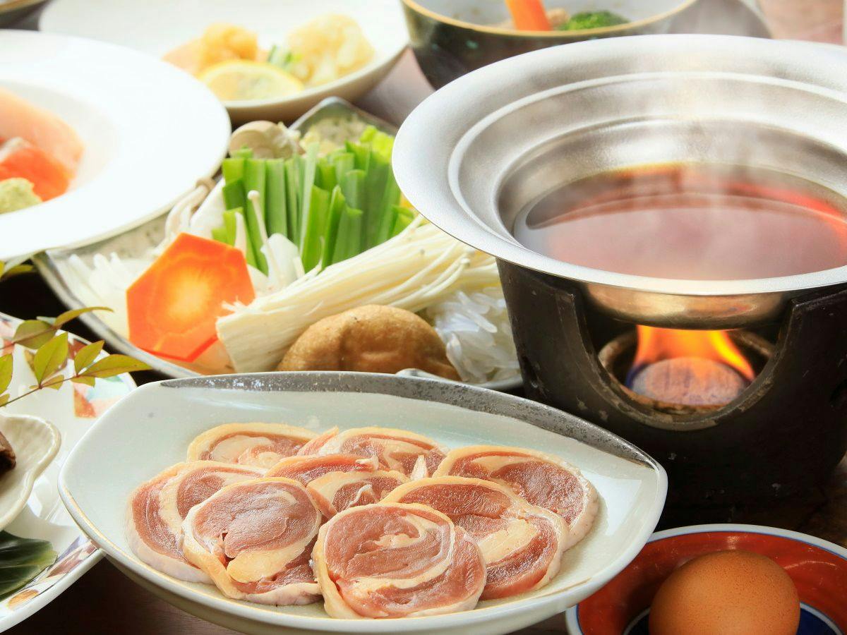 【ホロホロ鳥すき焼き会席／基本プラン】食鳥の女王に舌鼓！名湯溢れる天然温泉を心ゆくまで