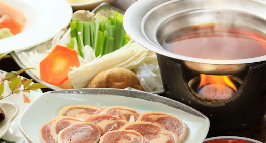 【ホロホロ鳥すき焼き会席/基本プラン】食鳥の女王に舌鼓!名湯溢れる天然温泉を心ゆくまで