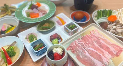 【早期割30/富士桜ポークすき焼き会席】早期予約で2200円引!ブランド豚と名湯溢れる天然温泉を満喫