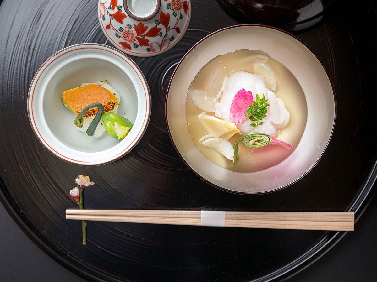 เรือนแยก 'JUSEN' ตั้งอยู่ในลานกลาง