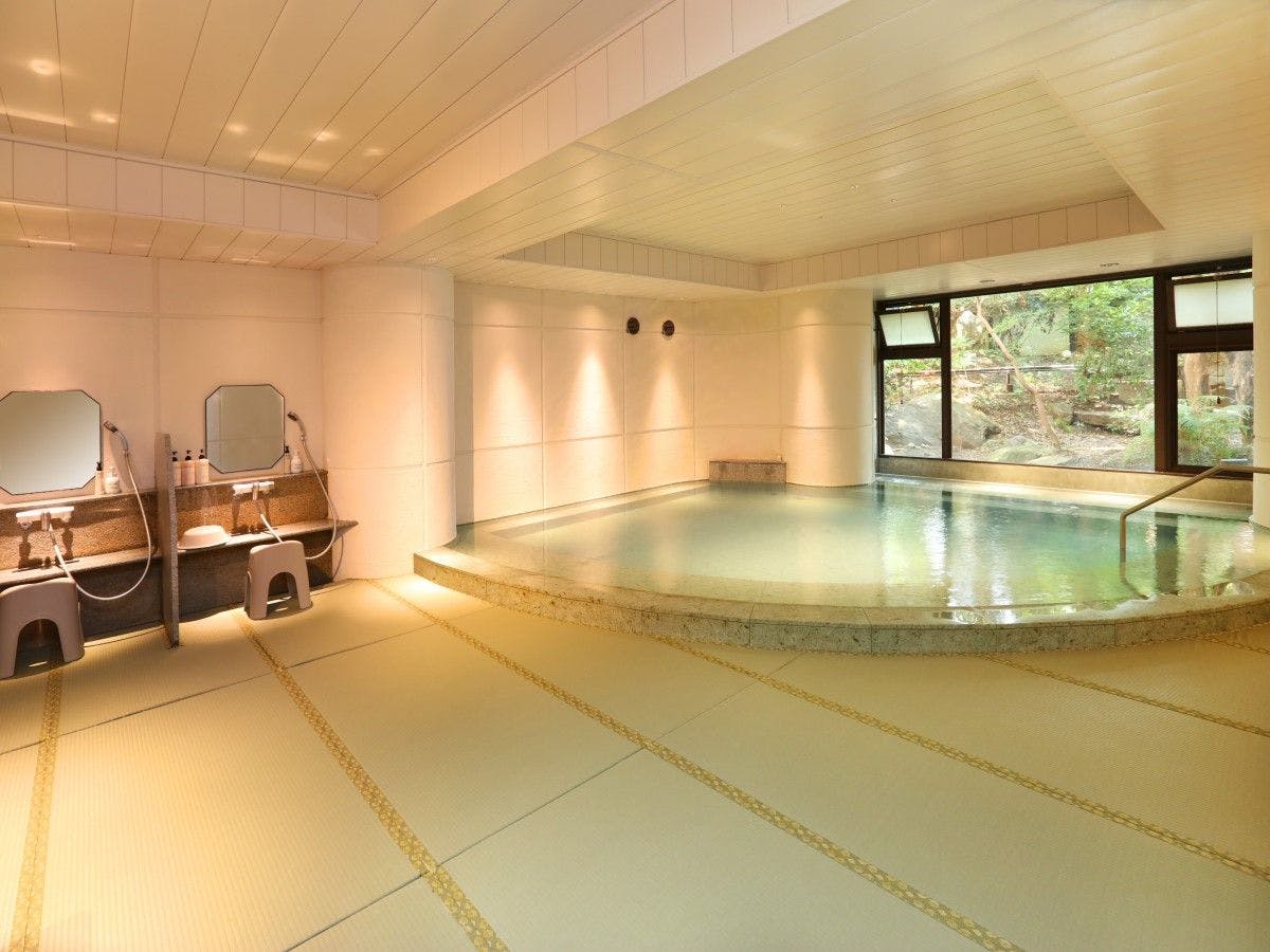 [อ่างอาบน้ำในร่ม - Tsuki no Yu]