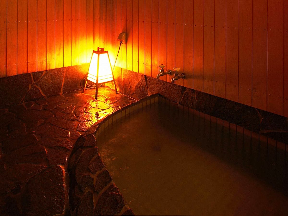 อ่างอาบน้ำกลางแจ้งส่วนตัว