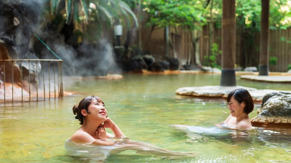 Oniyama Hotel: Beppu's Largest Open-Air Bath Accommodation