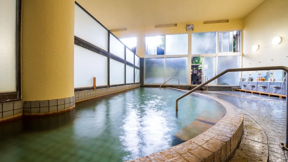 Oniyama Hotel: Beppu's Largest Open-Air Bath Accommodation