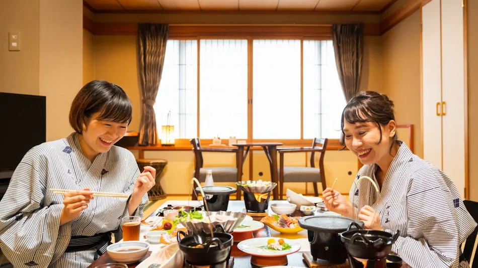 Oniyama Hotel: Beppu's Largest Open-Air Bath Accommodation