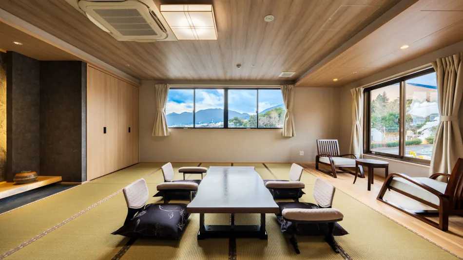 Oniyama Hotel: Beppu's Largest Open-Air Bath Accommodation