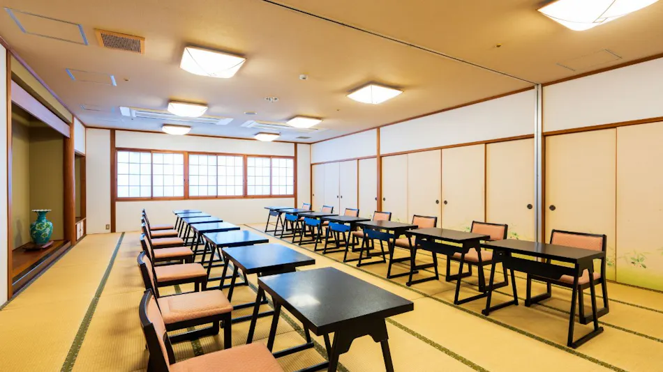 Oniyama Hotel: Beppu's Largest Open-Air Bath Accommodation
