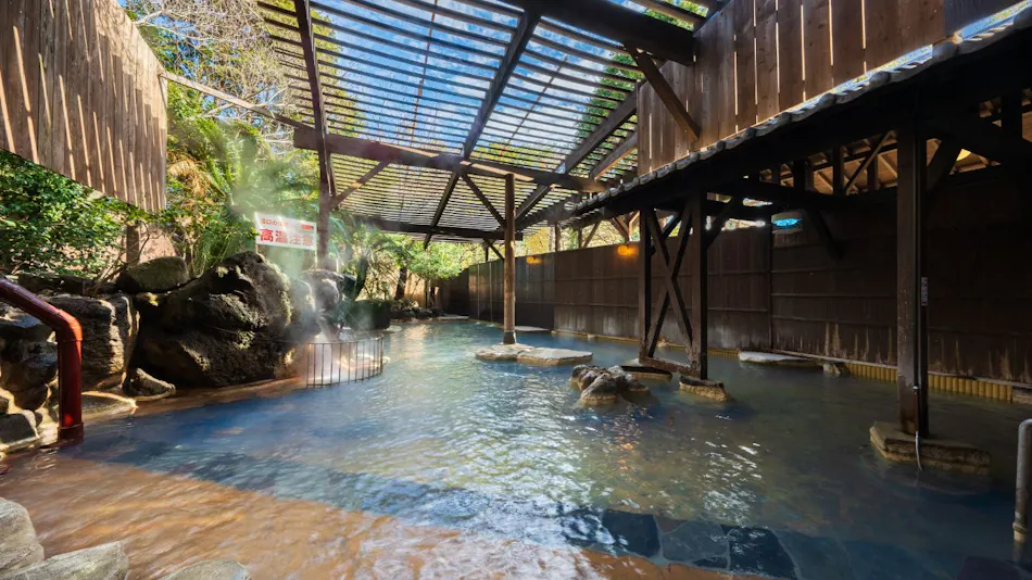 Oniyama Hotel: Beppu's Largest Open-Air Bath Accommodation