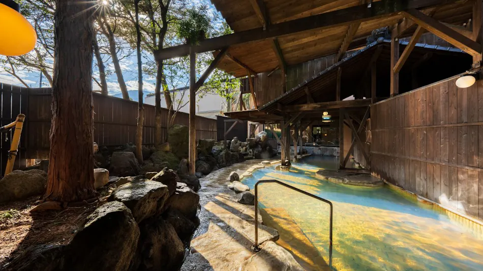Oniyama Hotel: Beppu's Largest Open-Air Bath Accommodation