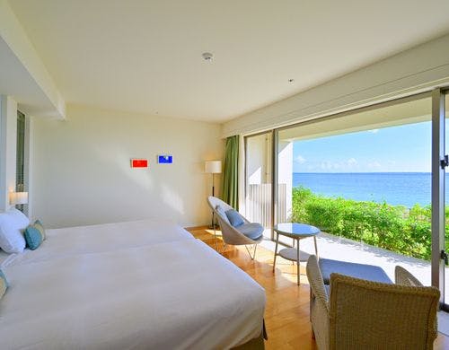 ライトダウンされたお庭から満天の星空！