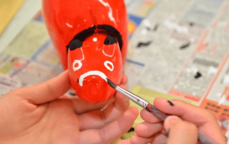 บรรยากาศการเพนต์ลายตุ๊กตาอากะเบโกะ