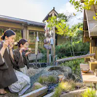 การดื่มน้ำแร่ธรรมชาติ