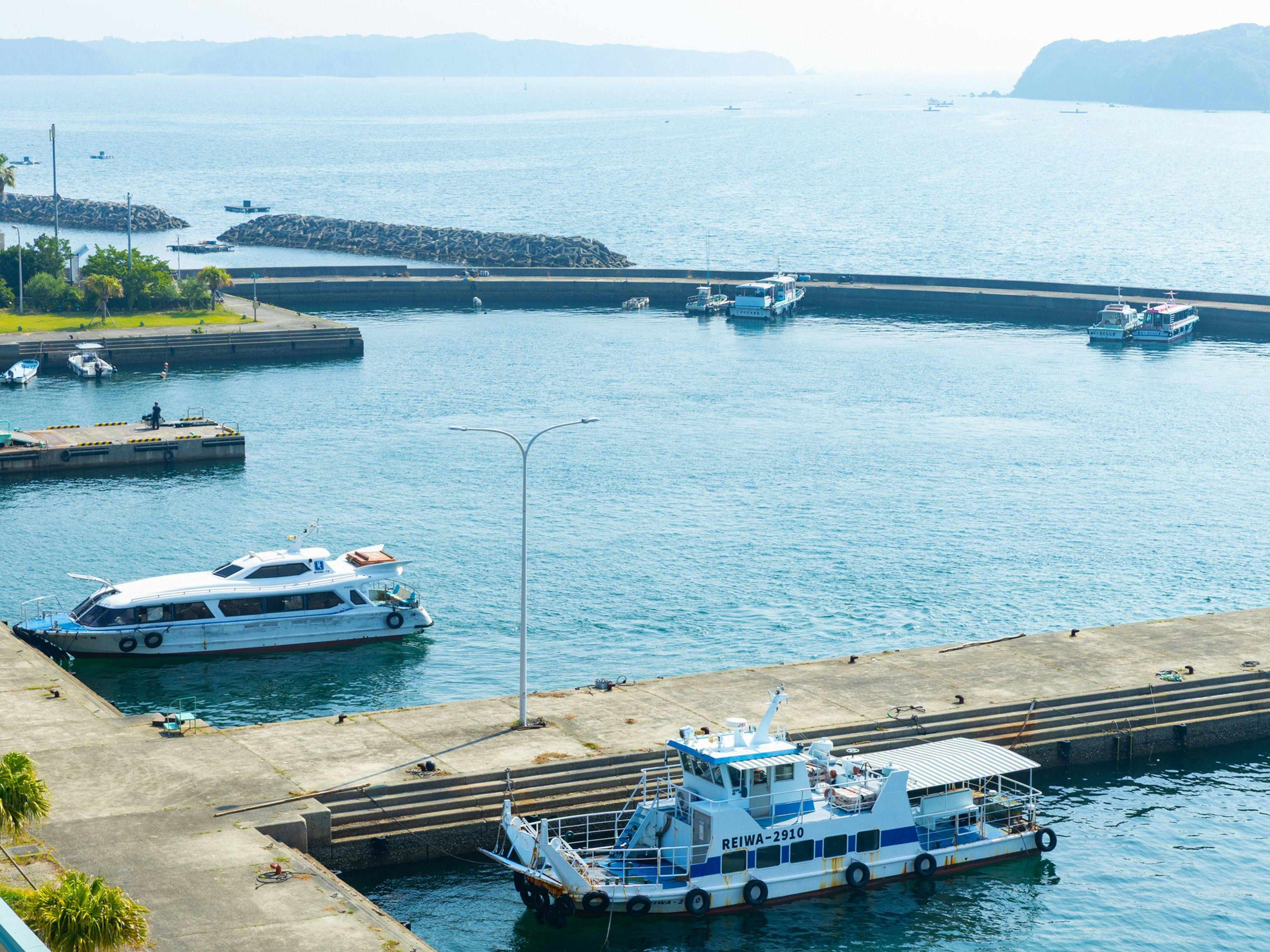 ทิวทัศน์ท่าเรืออันเงียบสงบ