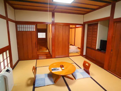 Bangunan baru, Kamar terpisah dua ruangan dengan pemandian terbuka.