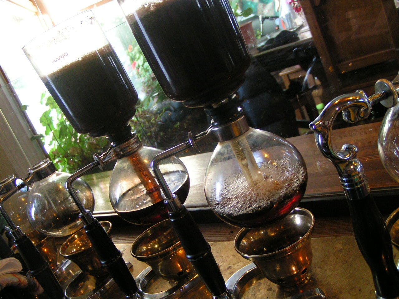 กาแฟหอมกรุ่นที่ชงด้วยไซฟอน