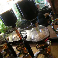 กาแฟหอมกรุ่นที่ชงด้วยไซฟอน