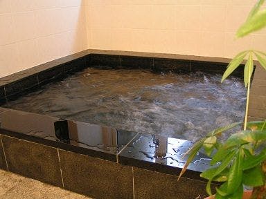 อ่างอาบน้ำหินอ่อนที่เจ้าของทำด้วยมือ