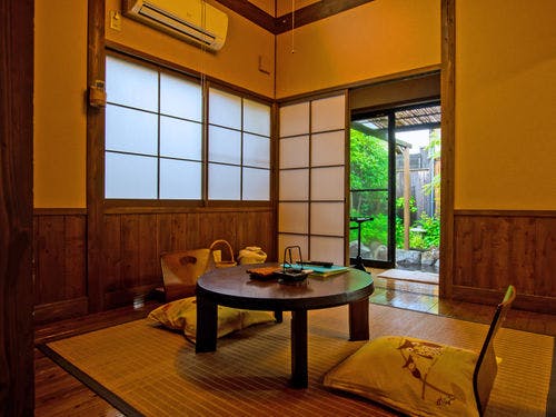 二間続きの客室の専用露天風呂