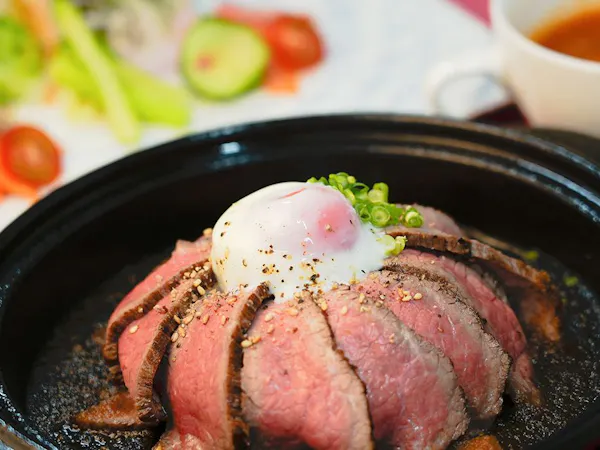【一杯で味わう、大分の贅沢!】豊後牛×蘭王とろける至福のローストビーフ丼プラン【2食付き】