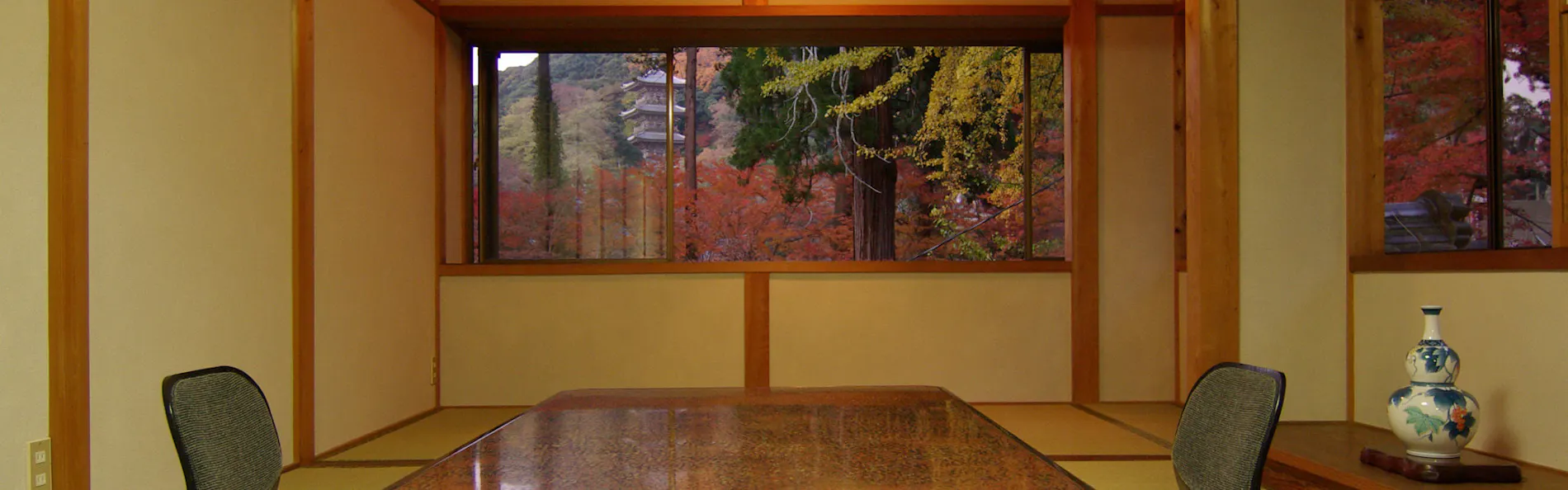 境内の宿 紅葉館