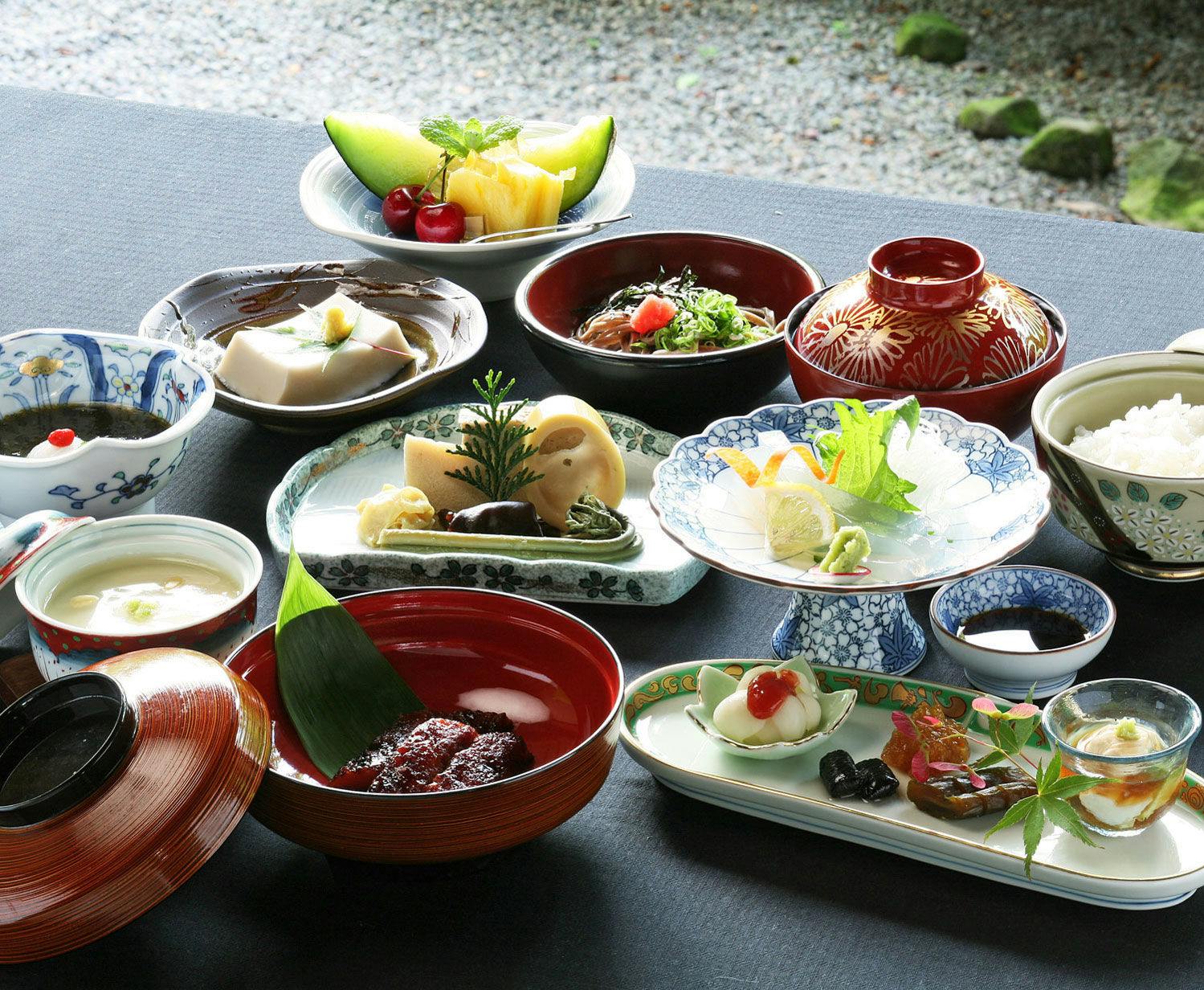 境内の宿 紅葉館