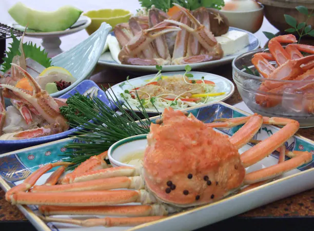 松葉ガニを1人3杯分味わえるフルコース