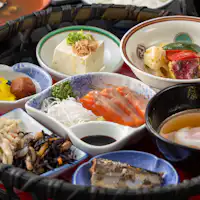 【Sarapan】Ikan lokal kering, sashimi cumi-cumi putih, sup miso kerang shijimi