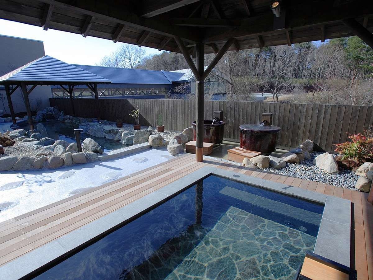 【บ่อน้ำแสงและบ่อน้ำหอม】