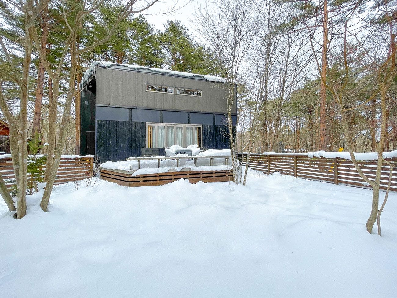 貸別荘Q_冬外観