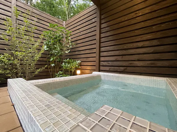 ล็อกพรีเมียมพร้อมซาวน่าและอ่างอาบน้ำกลางแจ้ง รูโม