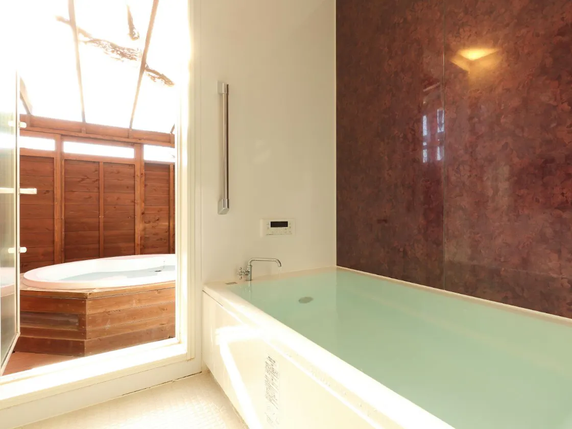 【露天風呂付ログプレミアム】木立